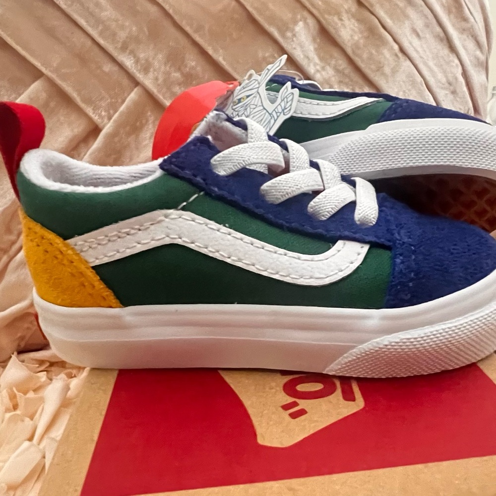 NWT Vans Multicolor Old Skool Elastic Sneakers (Vans Yacht Club)